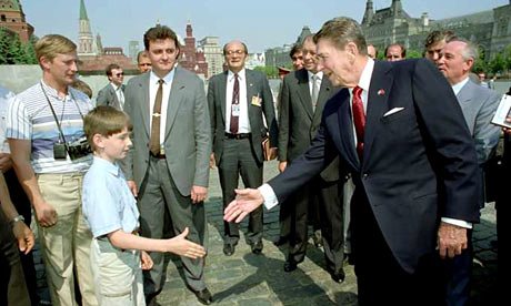 Ronald-Reagan-visits-Russ-001